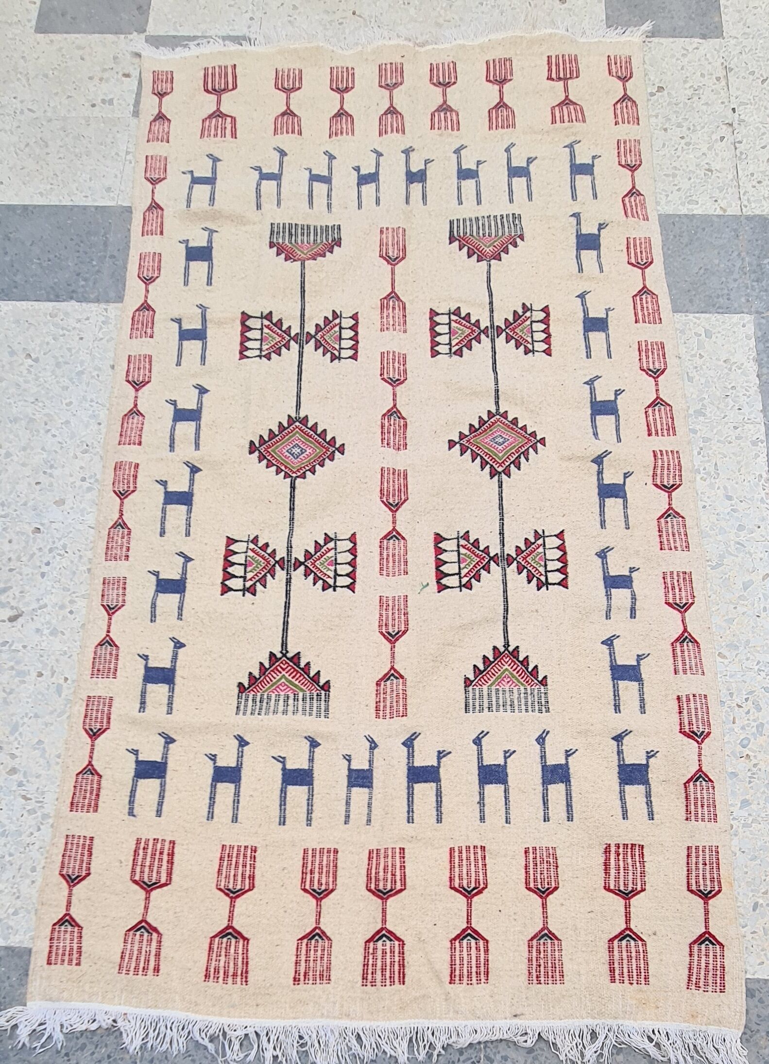 Tapis kilim beige à motifs multicolores fait main en pure laine