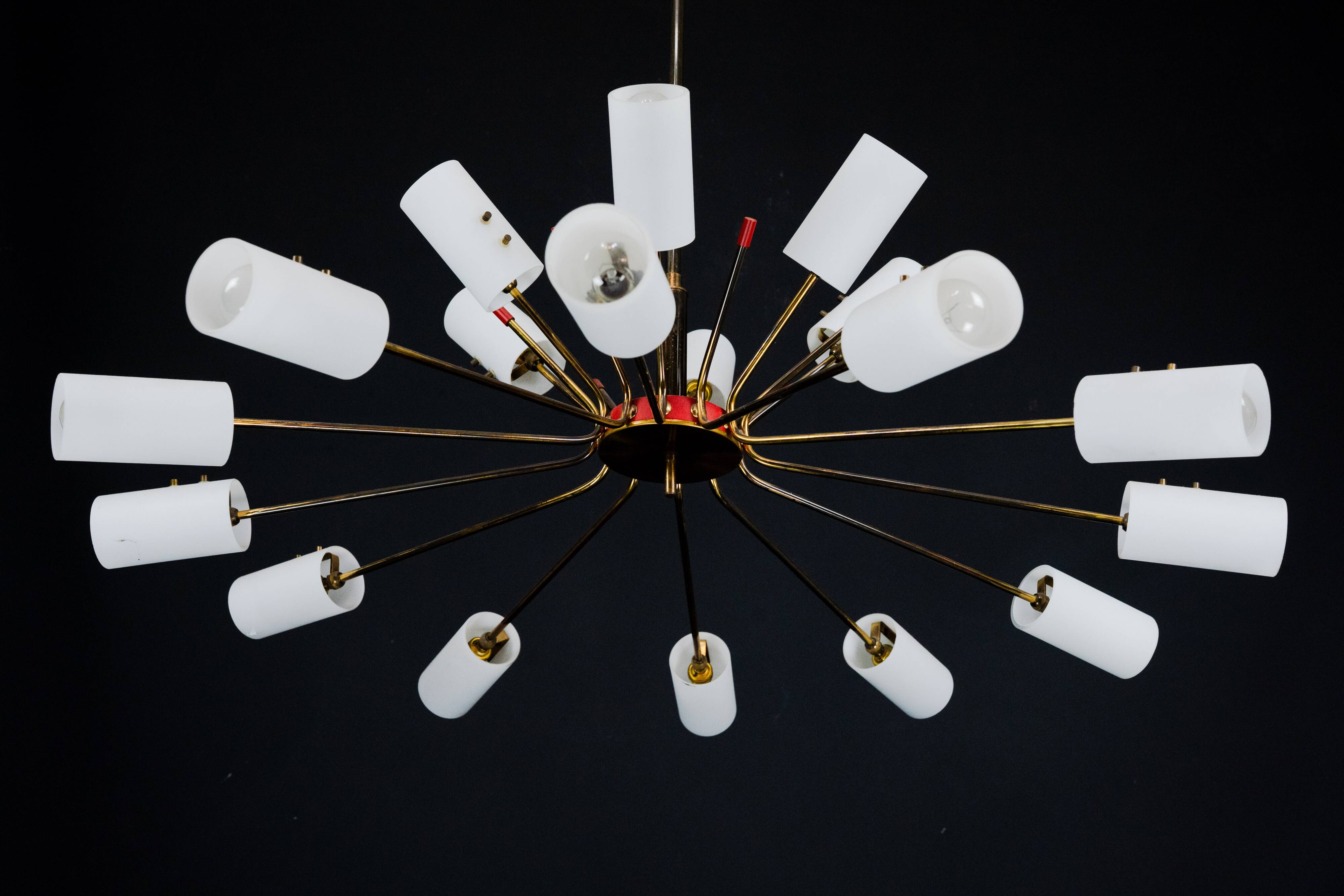 Large Mid-Century 18 arms chandelier in the manner of Arredoluce. Italy 195