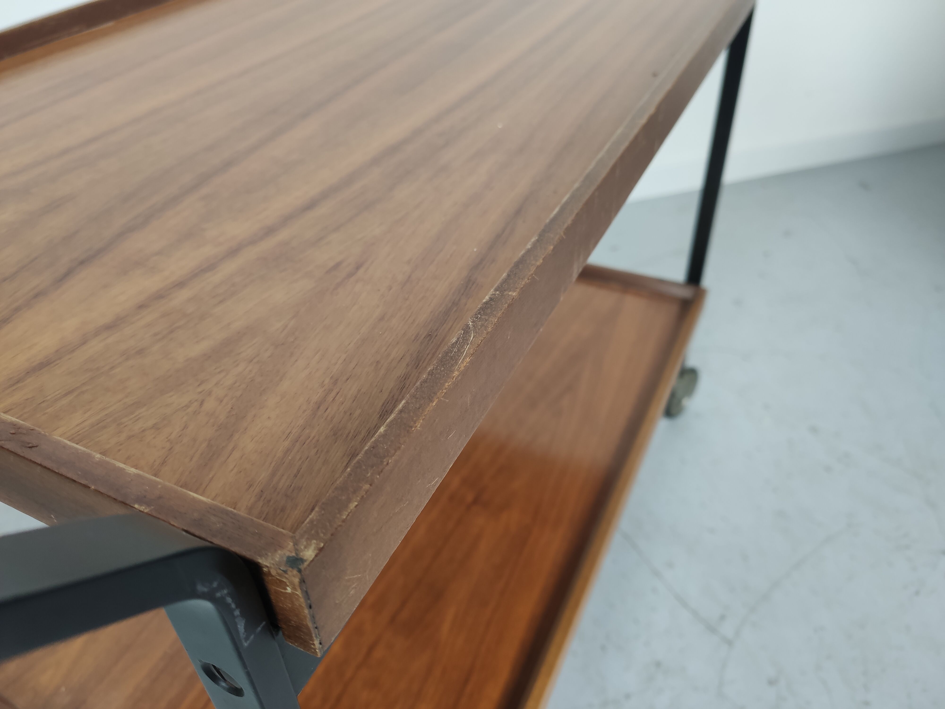 Scandinavian serving table 60/70