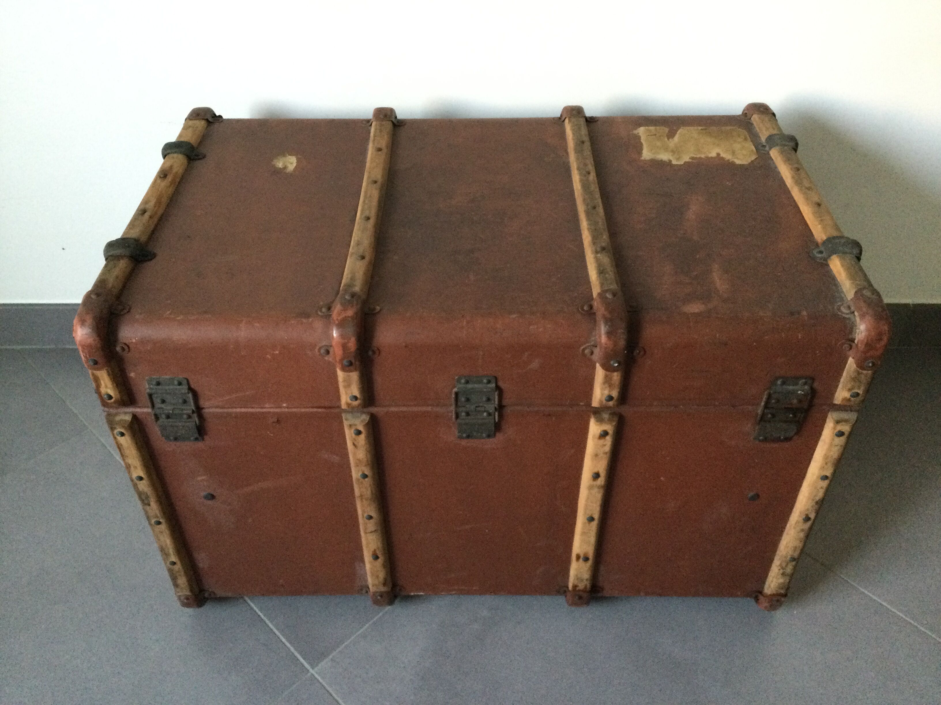 Travel chest