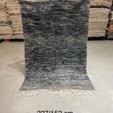 Black carpet found 152x227cm