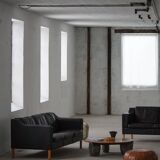 Three-seater canapé by Mogens Hansen, mid-century, in patinated black leather and solid beech.