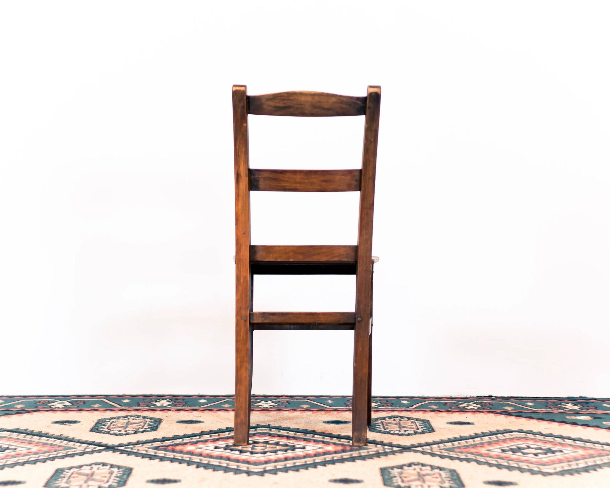 Chaise d'appoint / chaise de cuisine en bois ancien