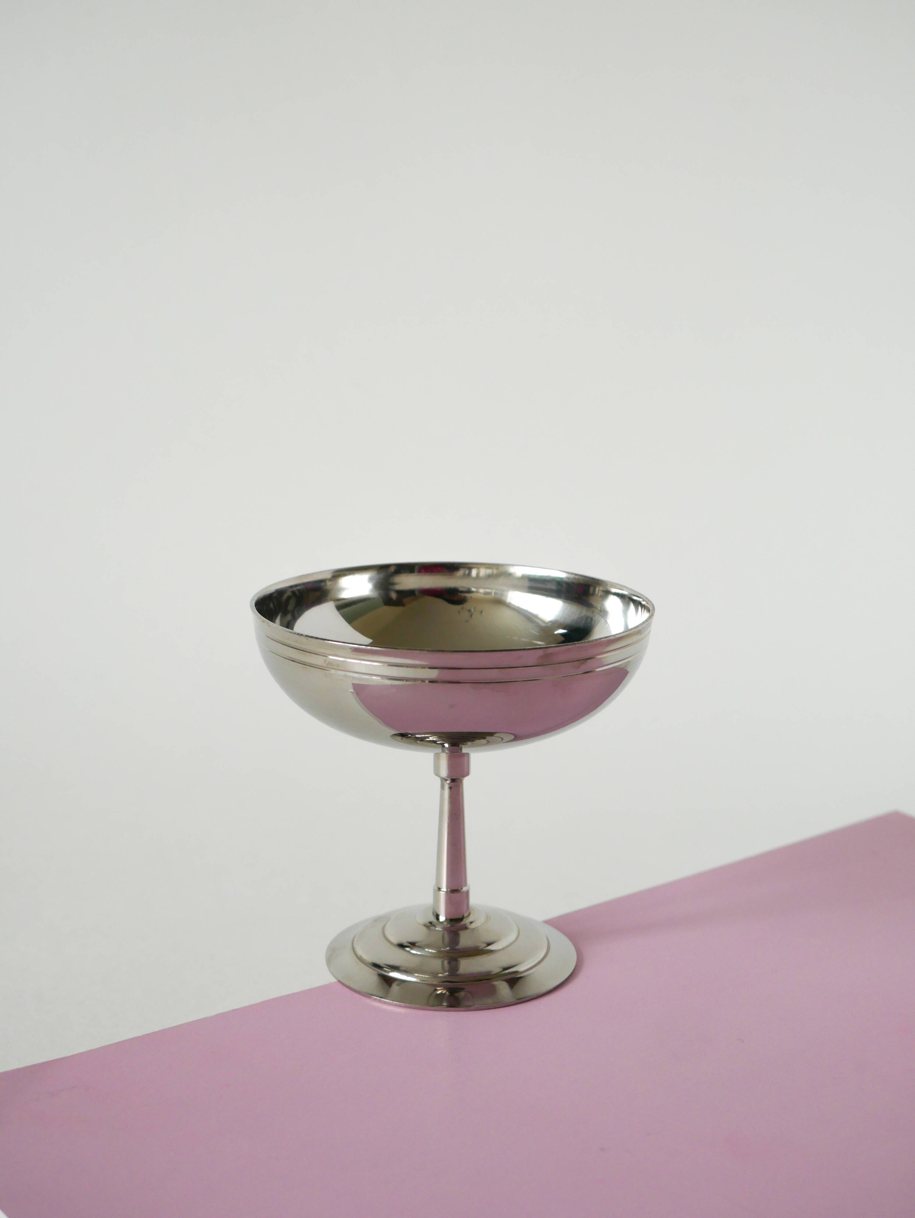 Set of 6 stainless steel bowls with fine feet, Made in France, Design, 1970