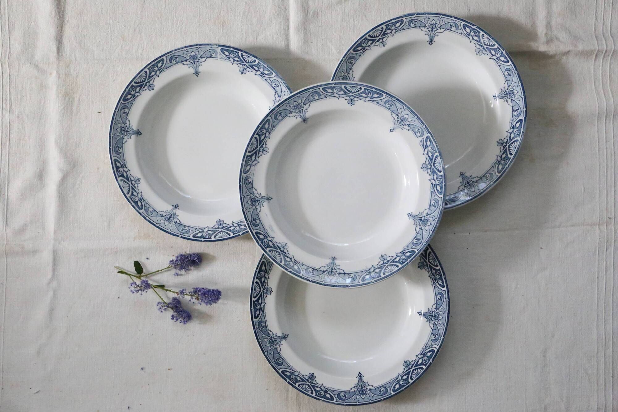 4 assiettes creuses, terre de fer, Saint Amand, modèle Atlantic