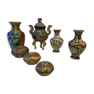 lot de vases en bronze et emaux cloisonnés