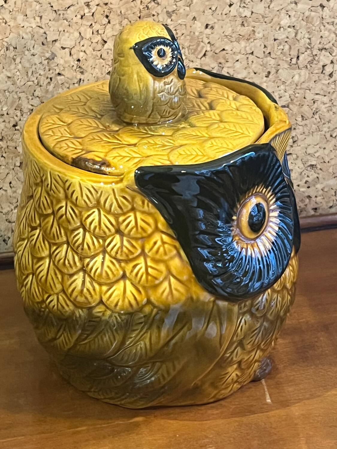 Owl 1970 / slipware box