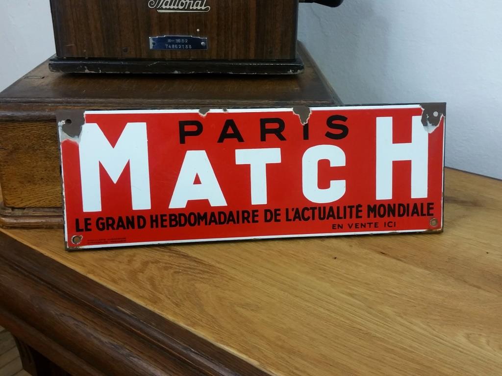 Enamelled plate "Paris Match"