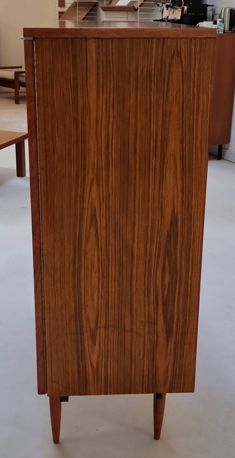 Vitrine du milieu du siècle