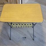 Scoubidou floor lamp with magazine rack