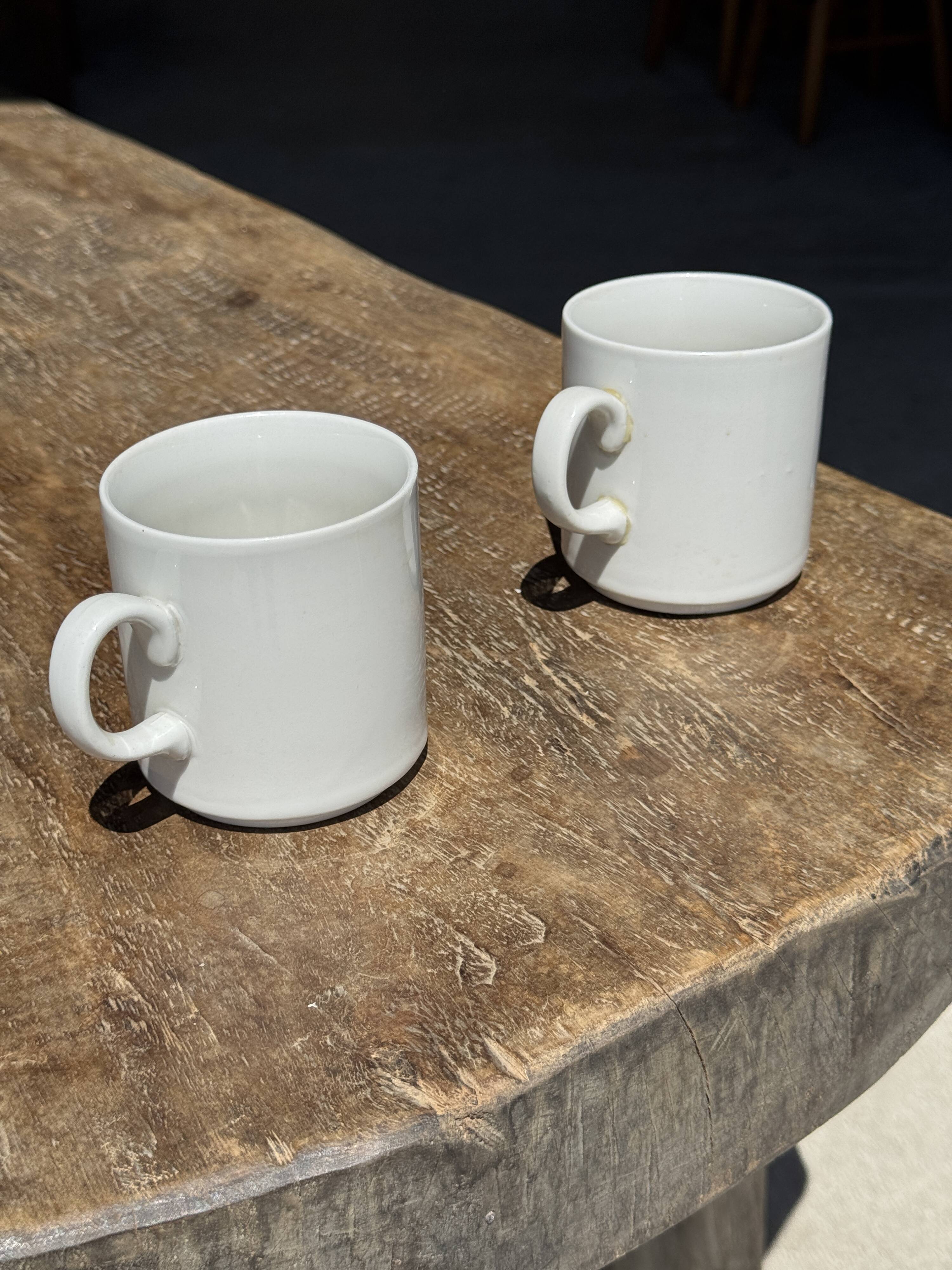 Pair of mugs with stylized Italian women motifs
