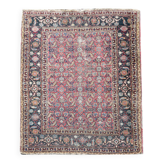 Old Iranian Bidjar rug. Dimensions: 1.90 x 1.32 meters.