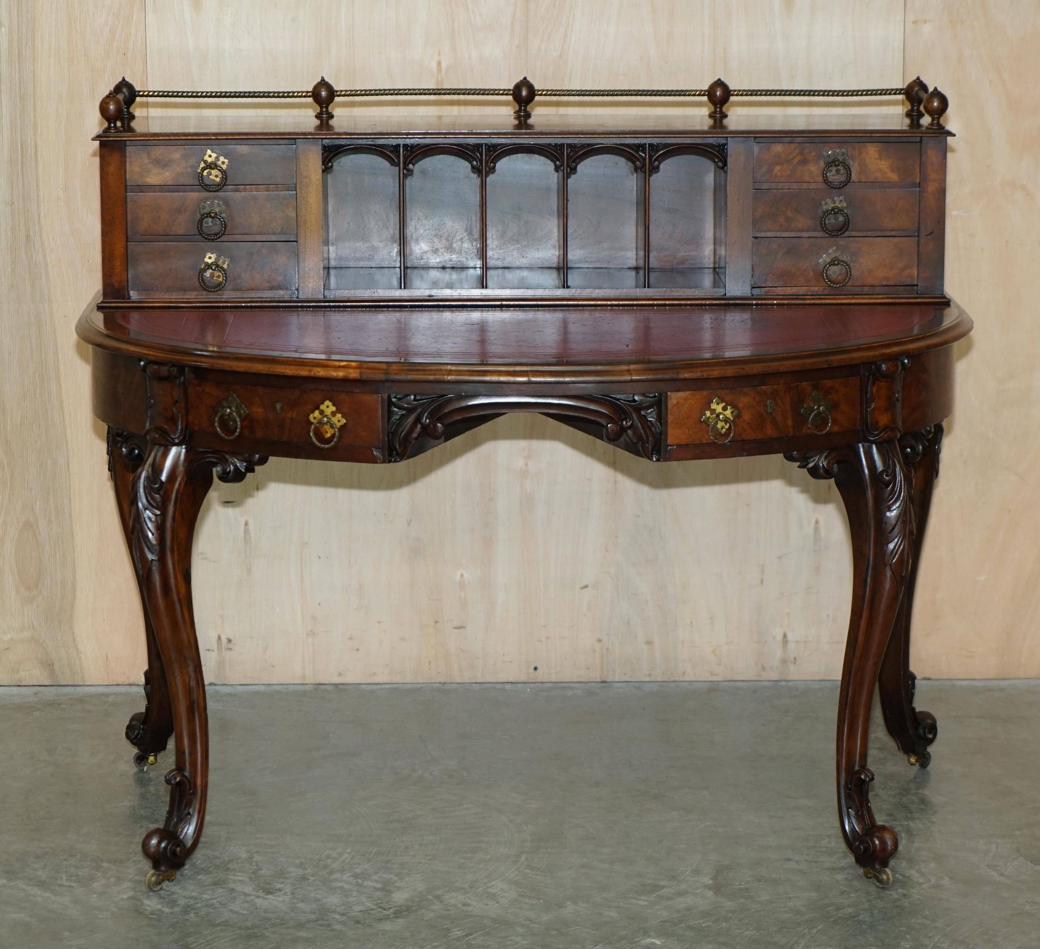 Bureau Demi-Lune en Cuir de Patrick Beakey Dublin circa 1850