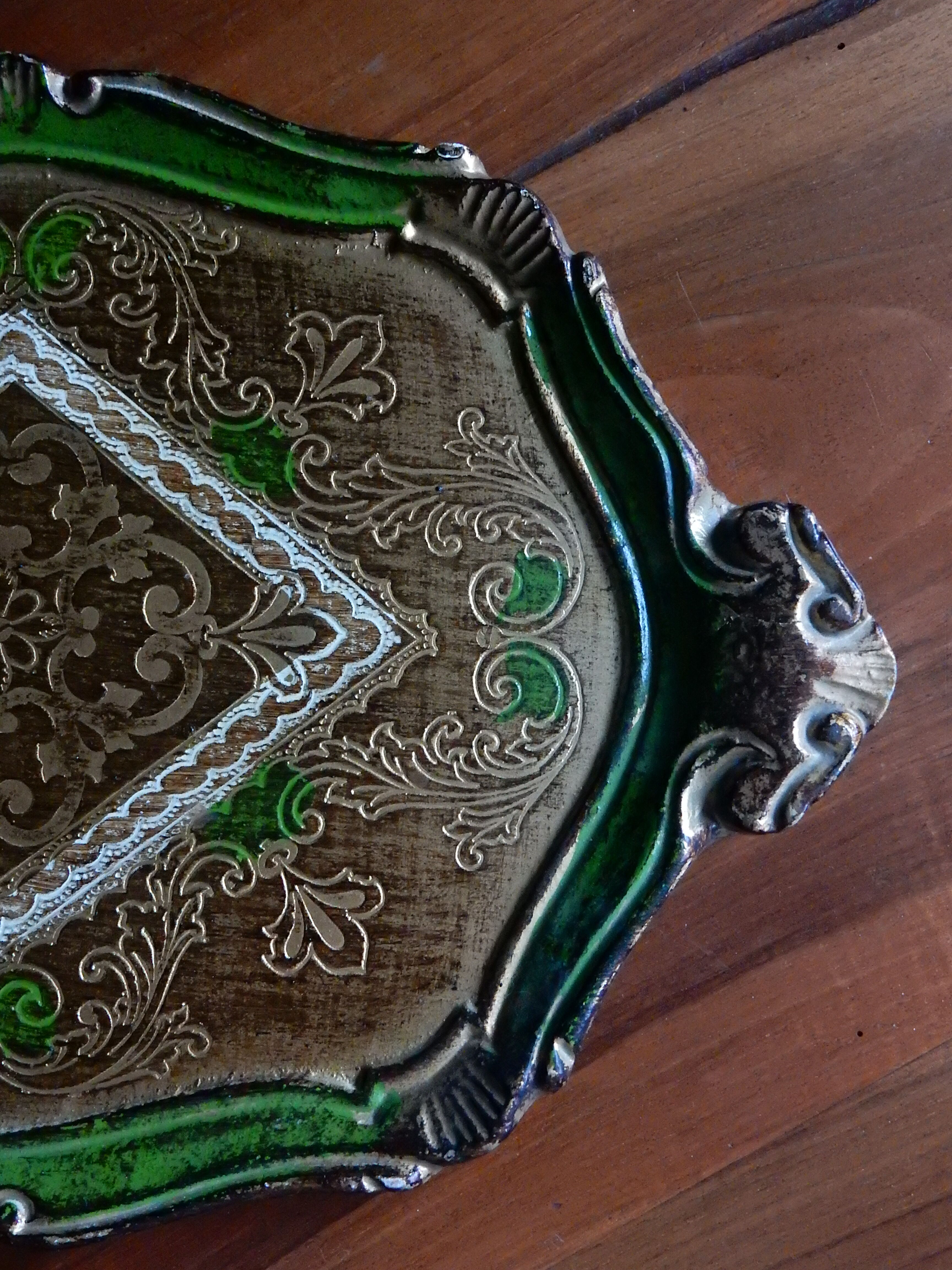 Venetian tray in wood decoration green and gold
