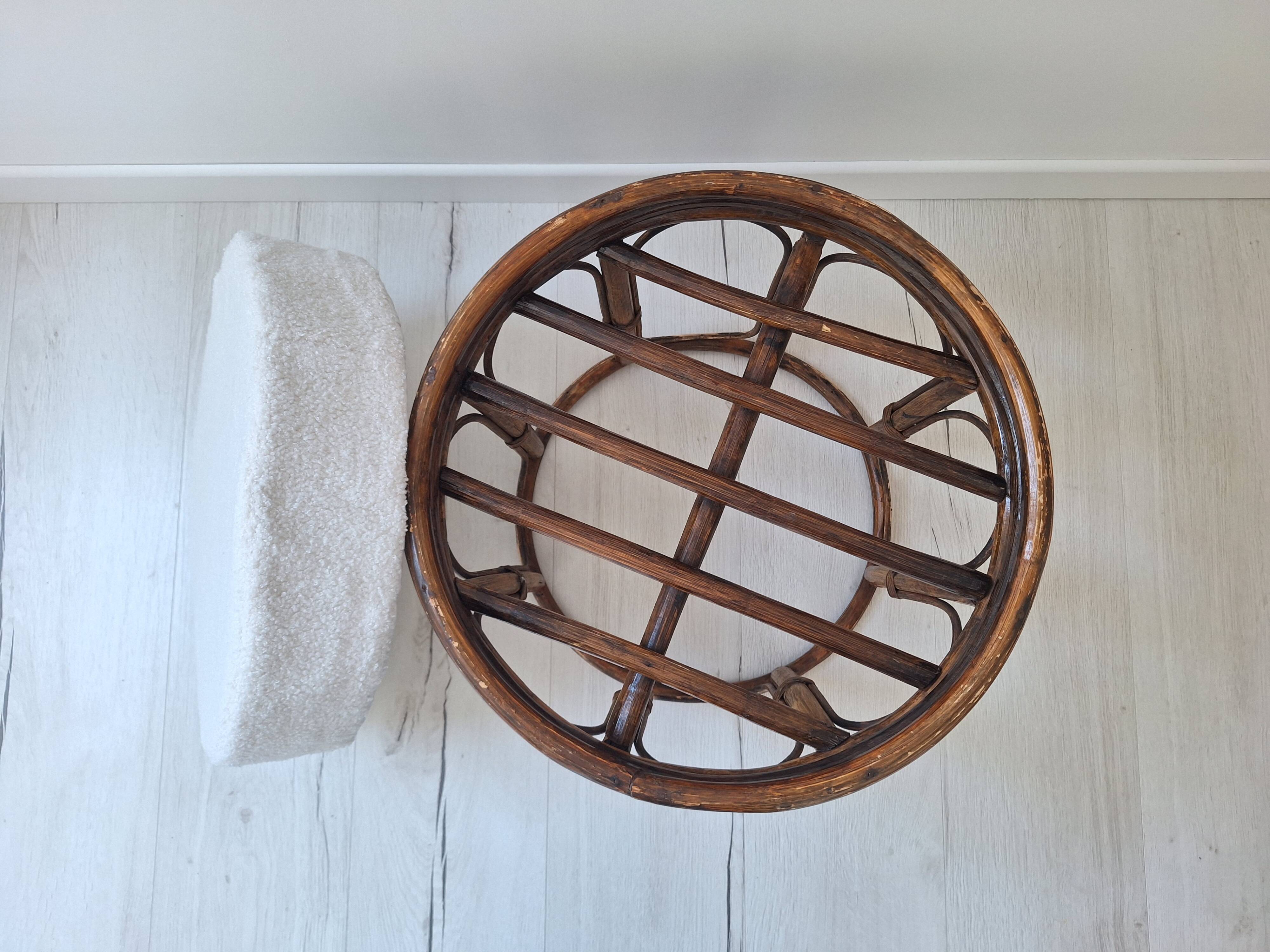 Rattan and terry fabric pouf