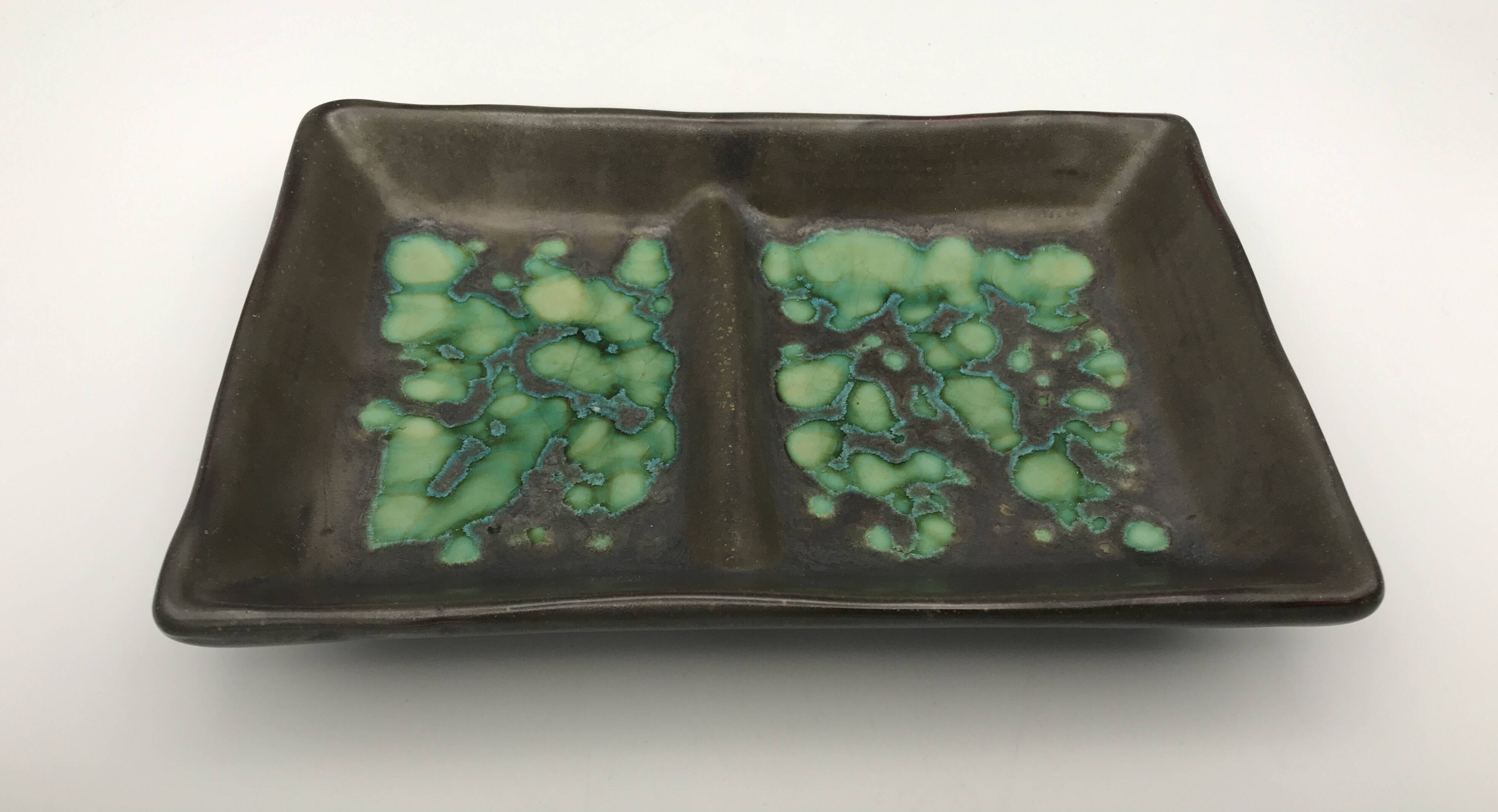 Ceramic presentation dish or bowl, artistic pottery with speckled effect