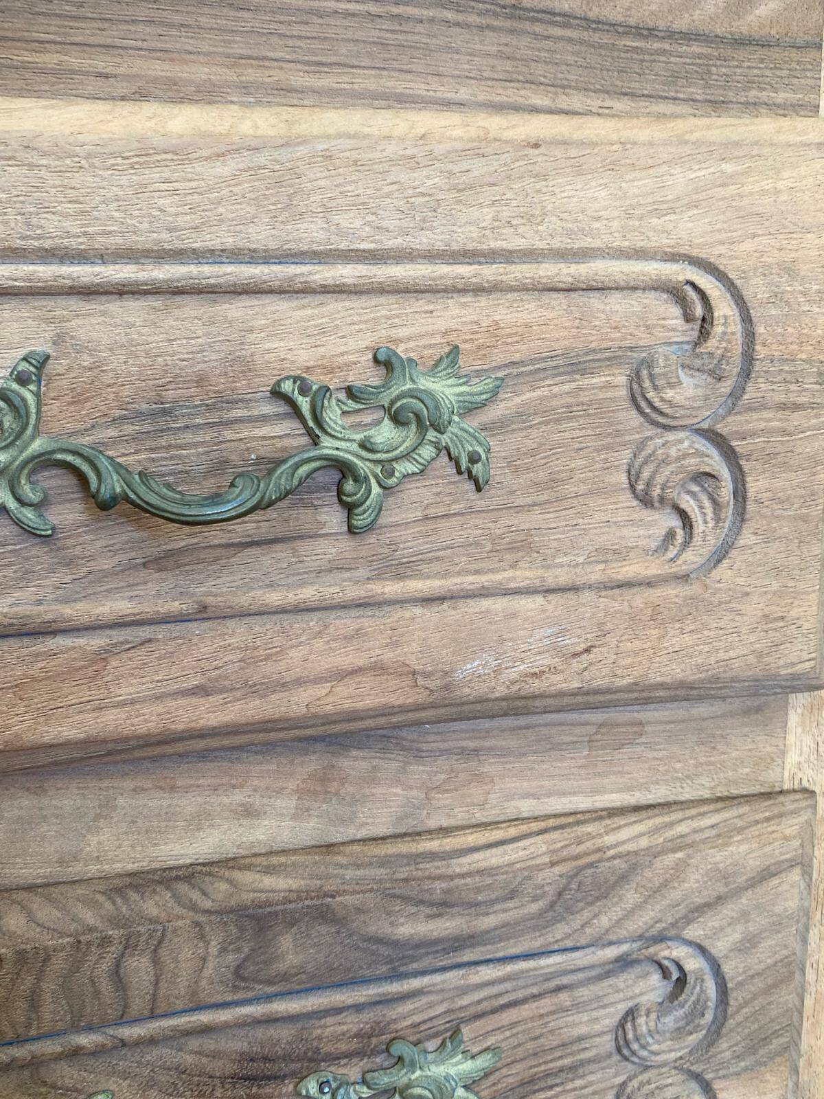 Commode sauteuse entierement sablée décapée