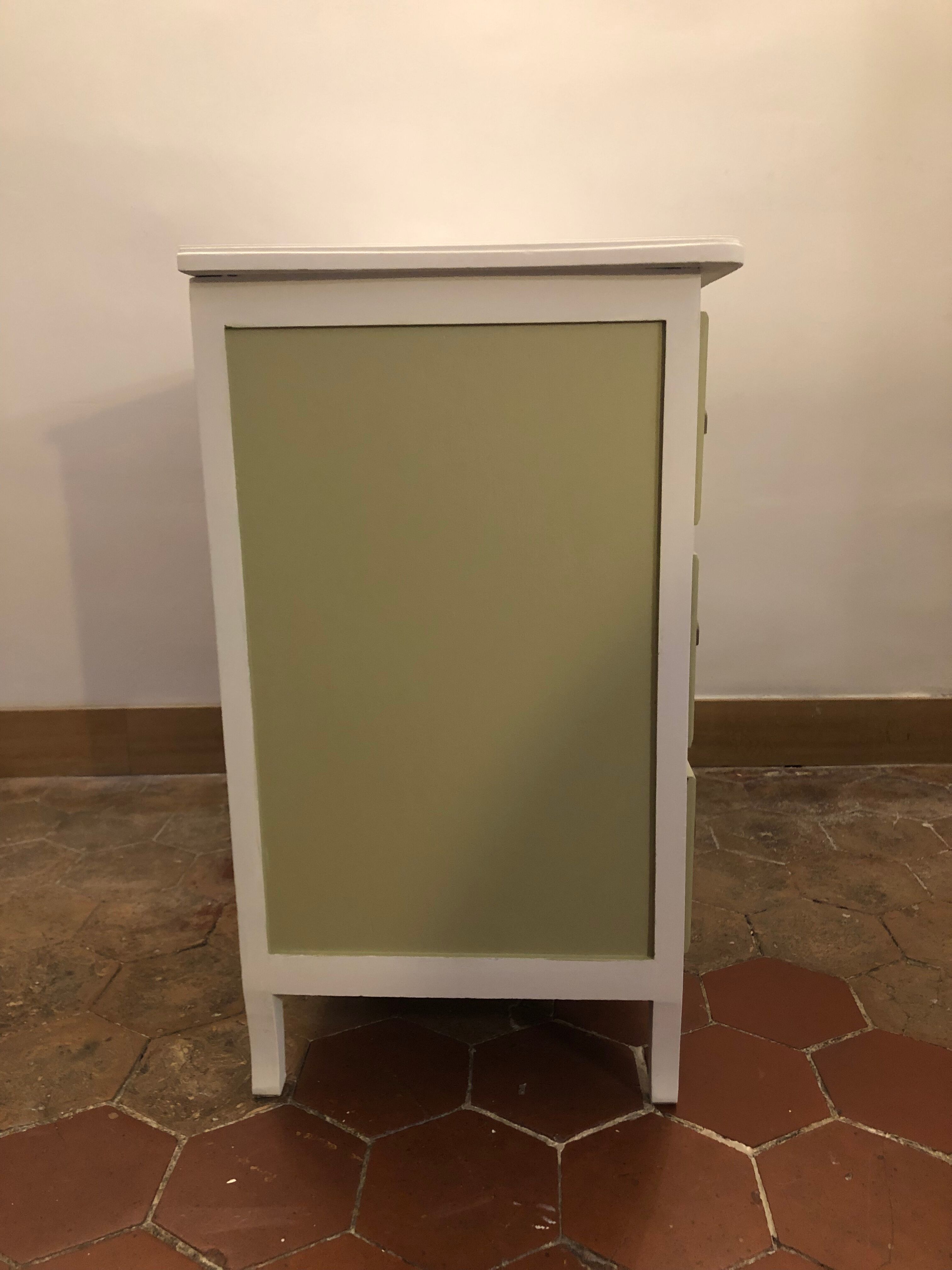 Vintage chest of drawers