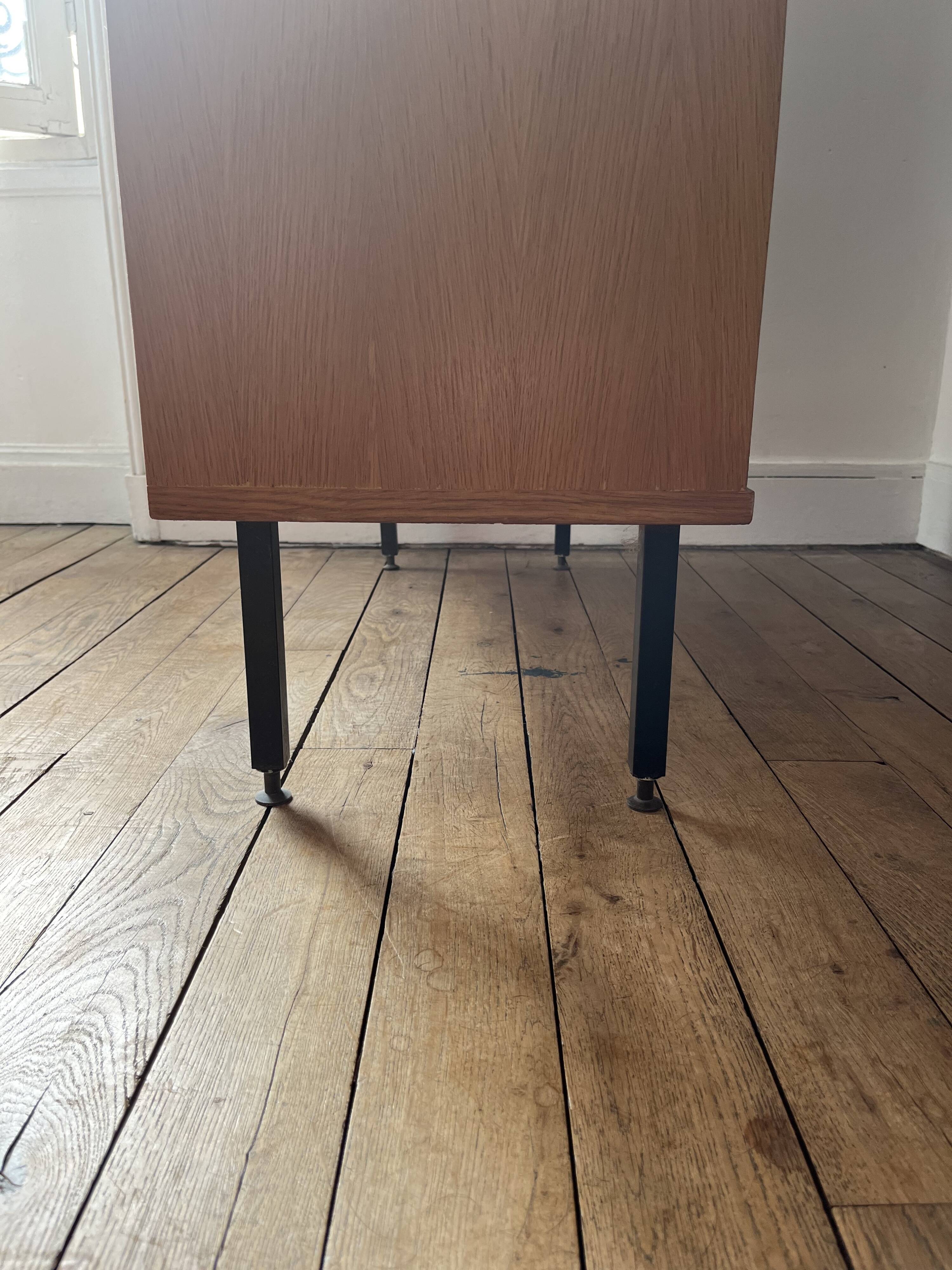 Scandinavian secretary 50-60