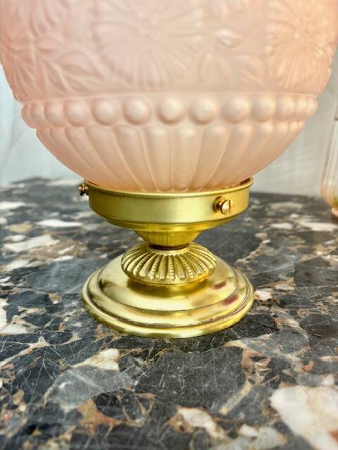Art Deco lamp in pink glass with floral decoration