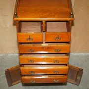 Commode haute victorienne en noyer avec galerie bronzée