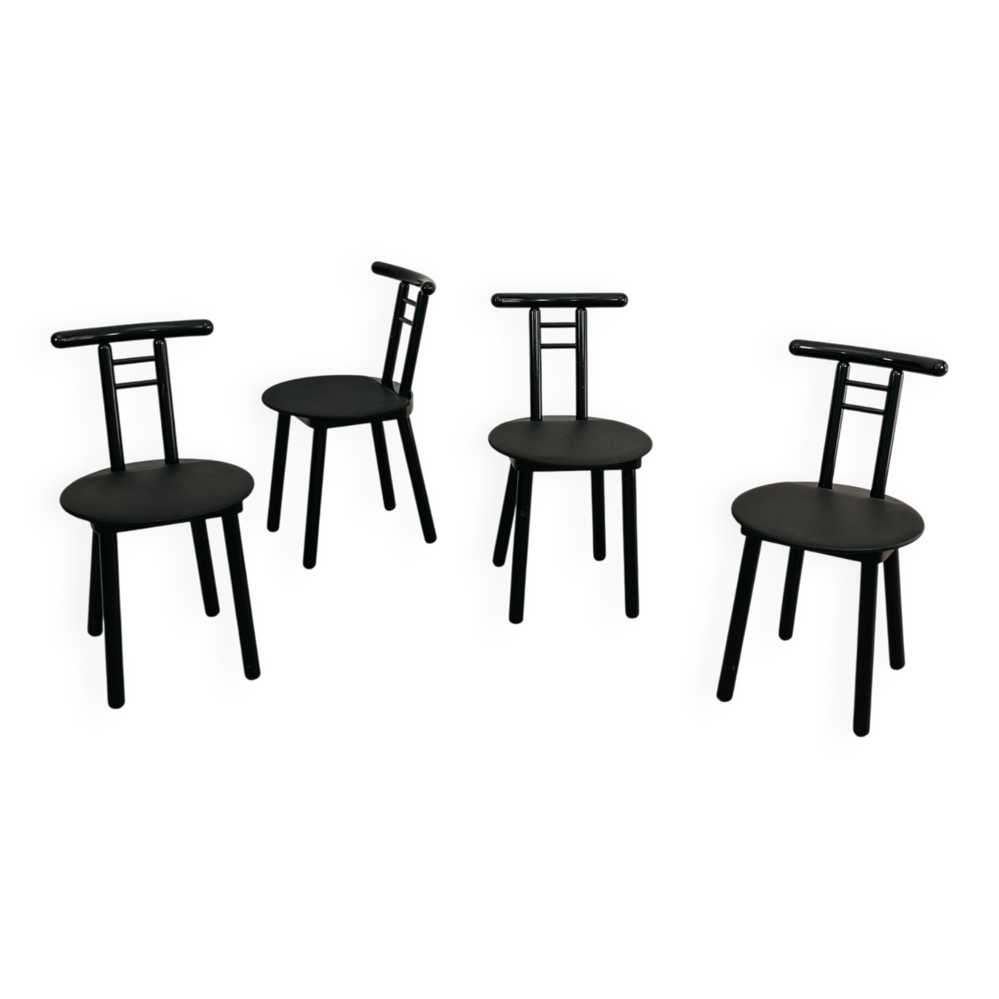 Set of 4 postmodern chairs in Italian Memphis design from the 1980s.