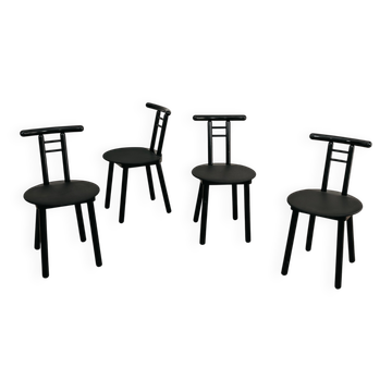Ensemble de 4 chaises style postmoderne Memphis design italien années 1980.
