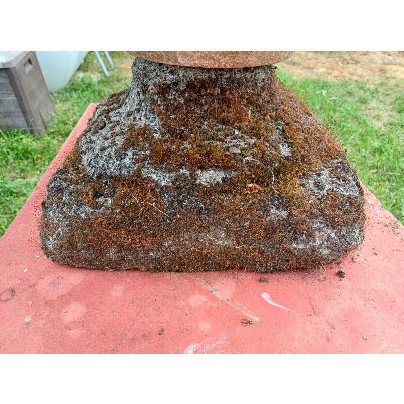 Round basin in reconstituted stone