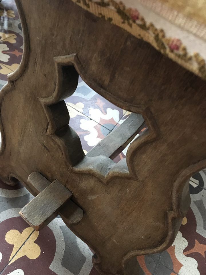 Stool wood and velvet