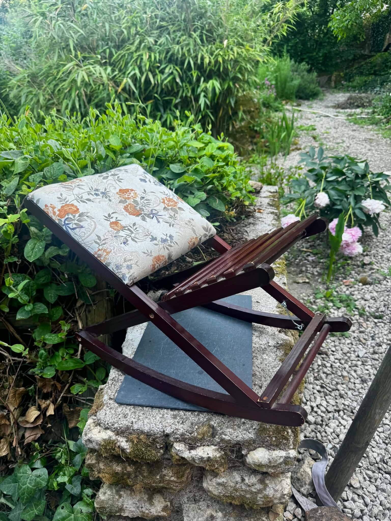 Folding footrest with vintage embroidery