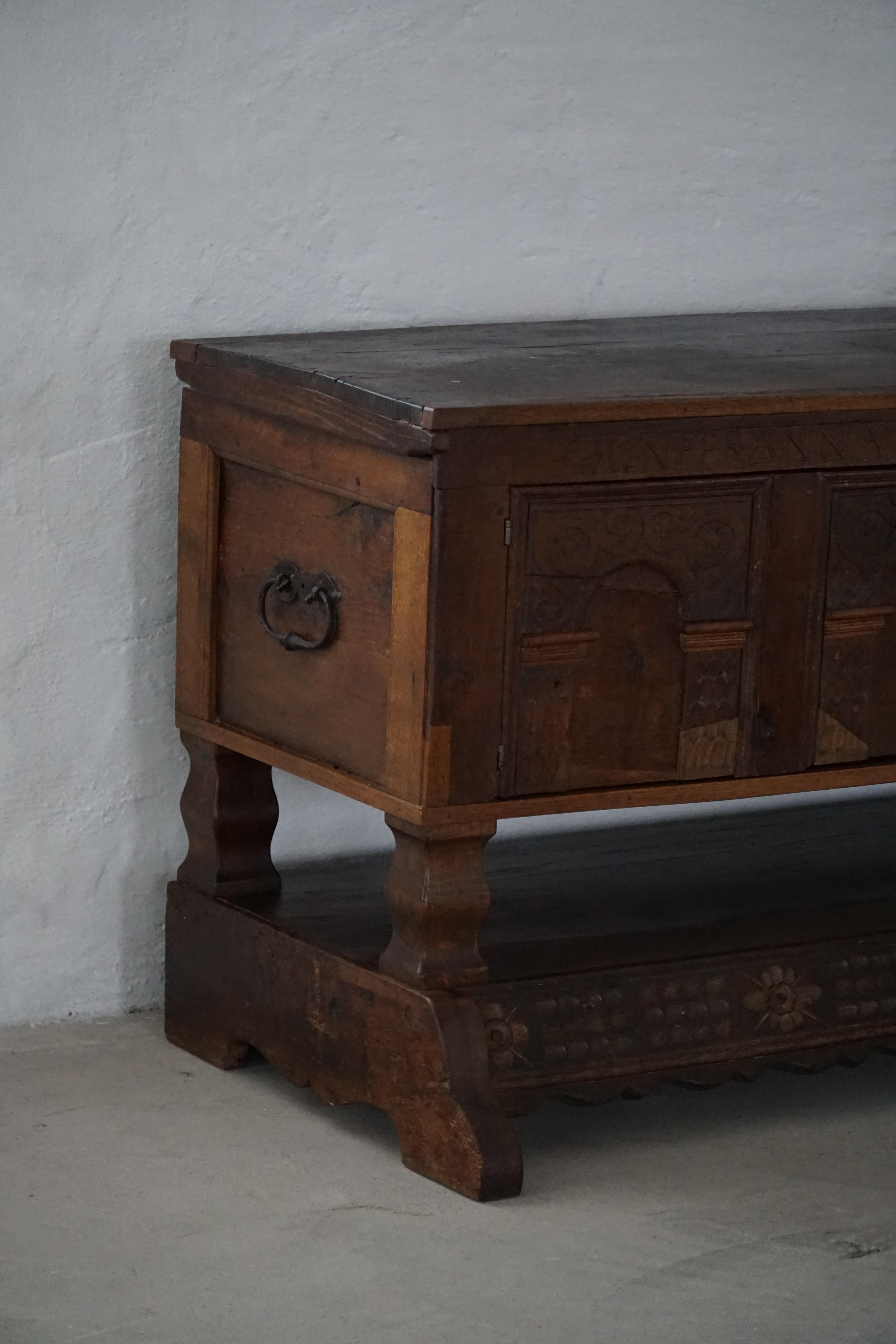 Danish baroque oak buffet from the early 18th century, carved details, 1700-1750.