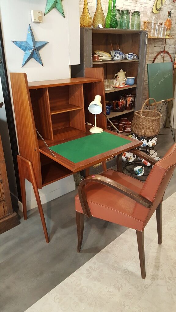 Writing desk feet compass