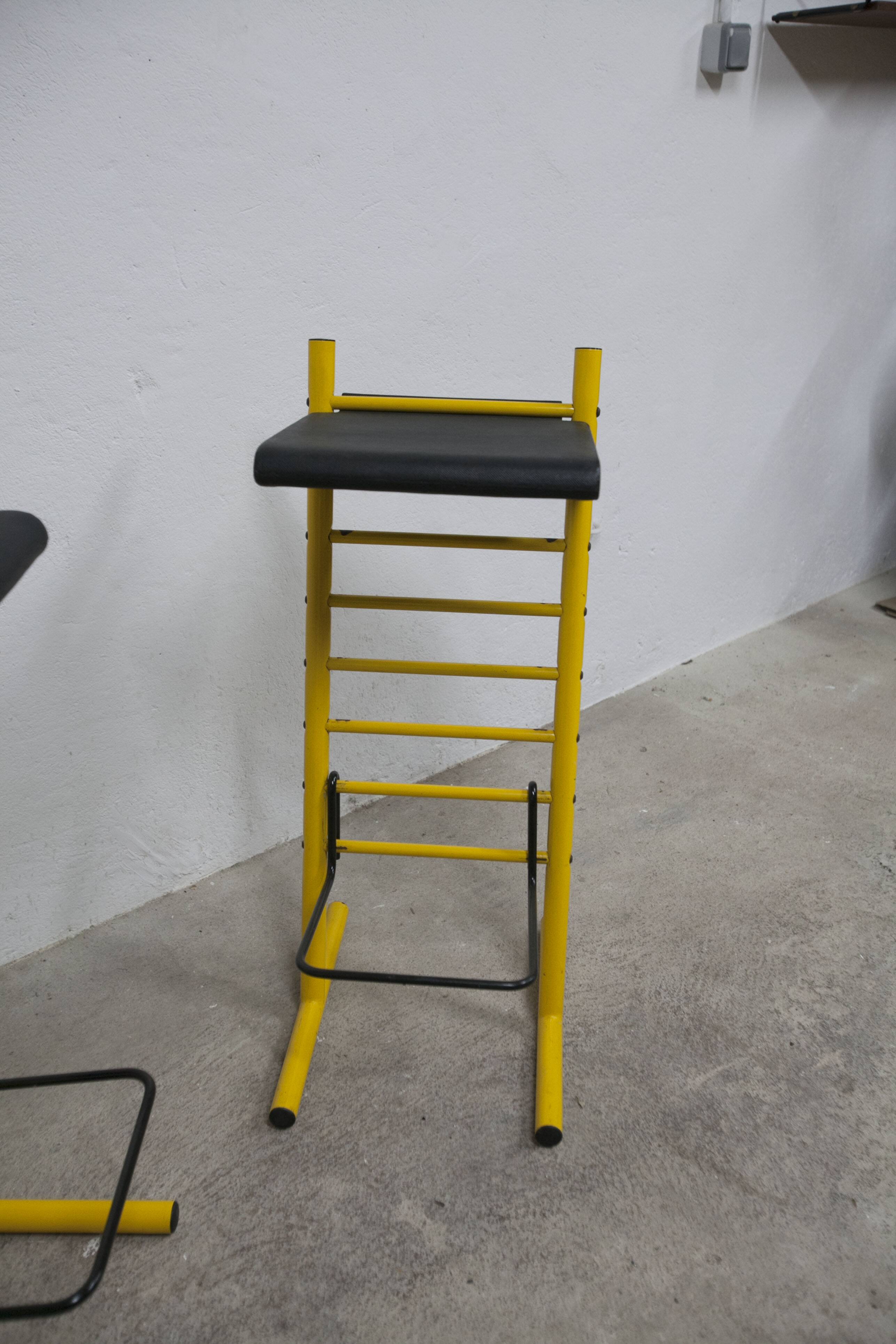 Pair of adjustable Italian bar stools in lacquered yellow and black