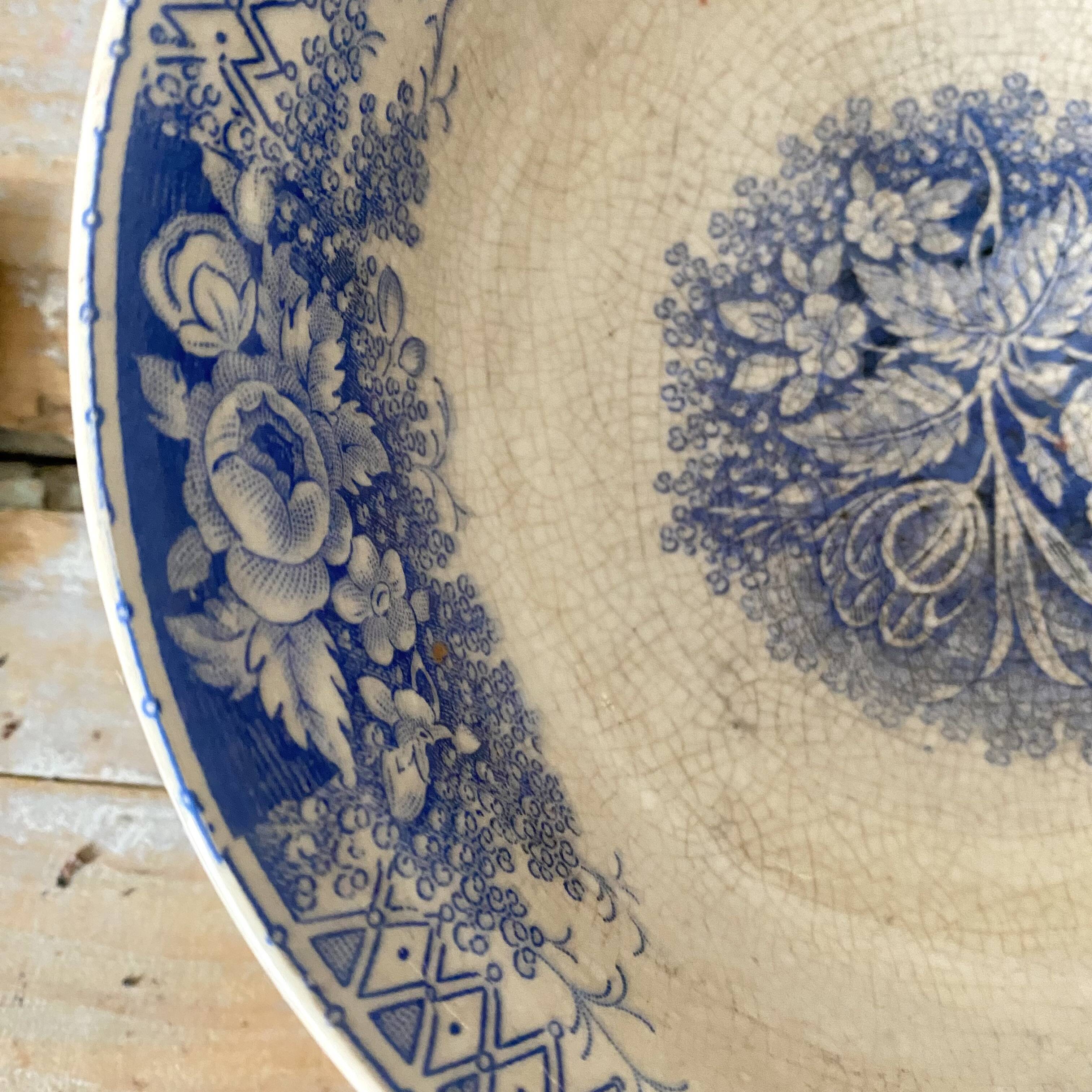 Bowl, earthenware dish from Sarreguemines, planter model.