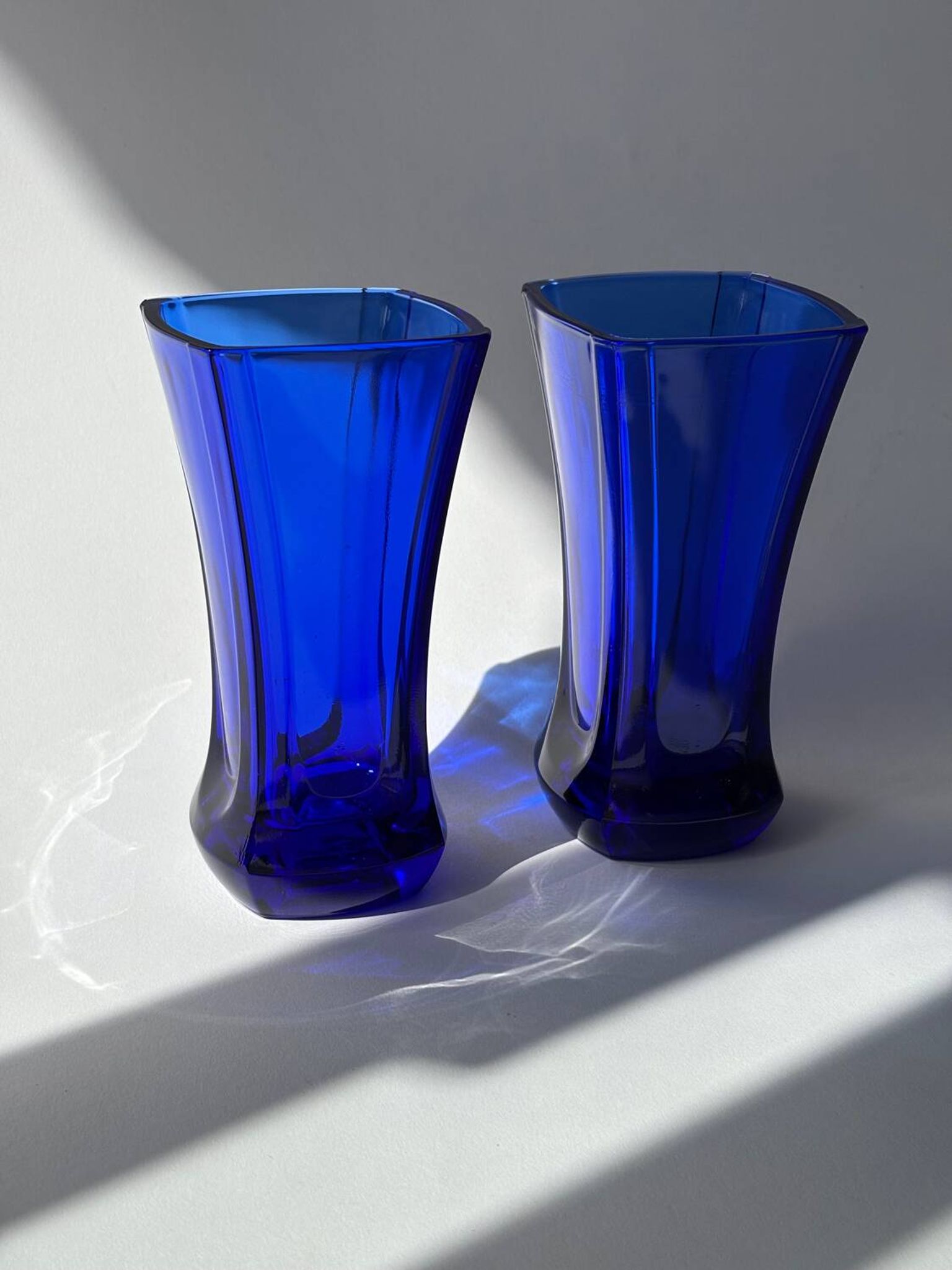 Vases en verre bleu cobalt vintage