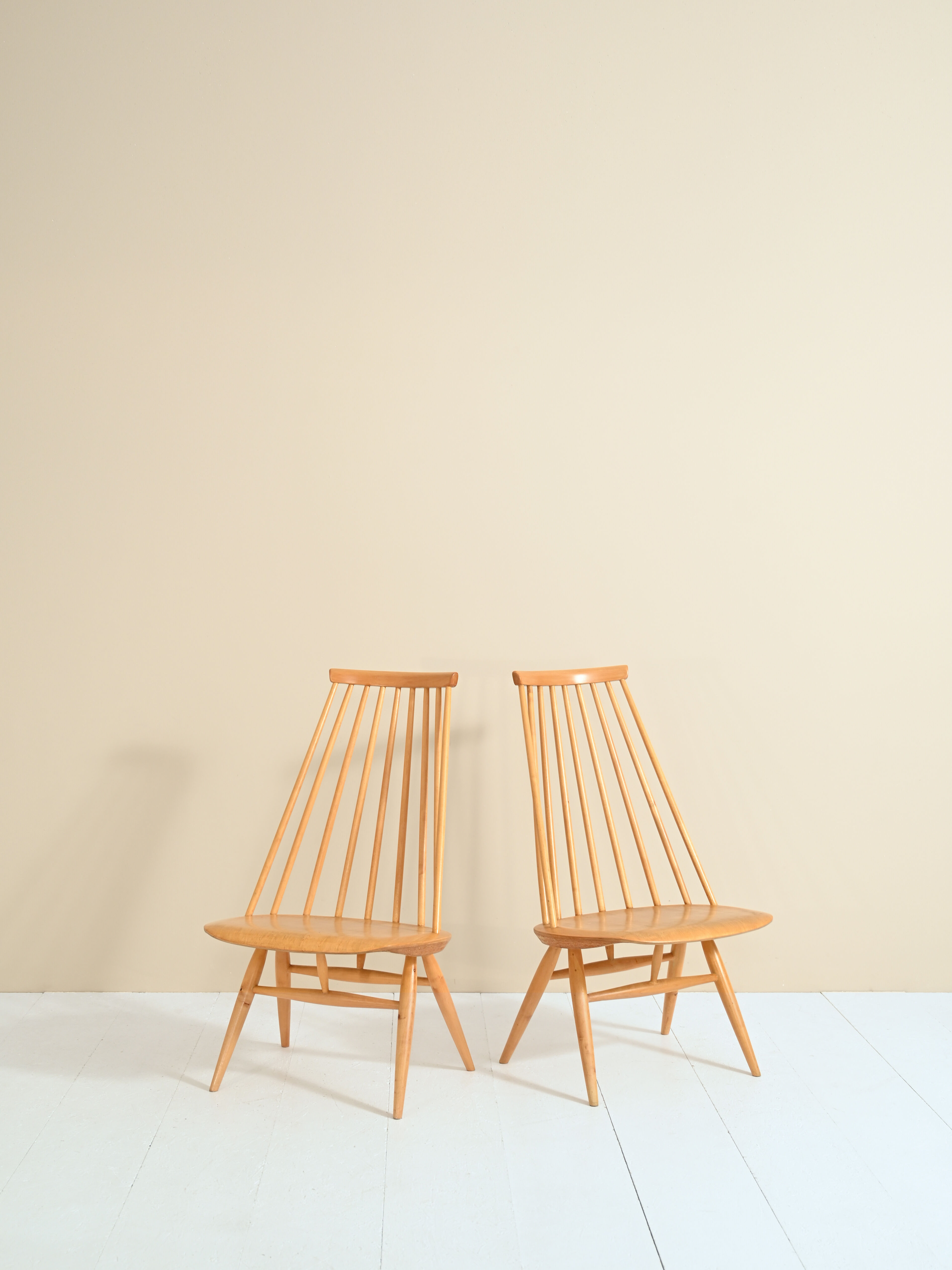 Chaises Mademoiselle d'Ilmari Tapiovaara