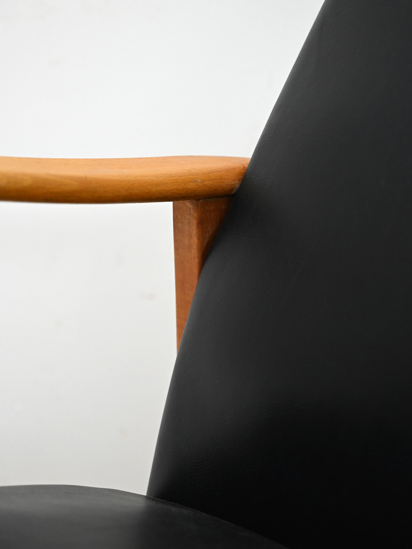 Fauteuil scandinave des années 1960 en cuir noir