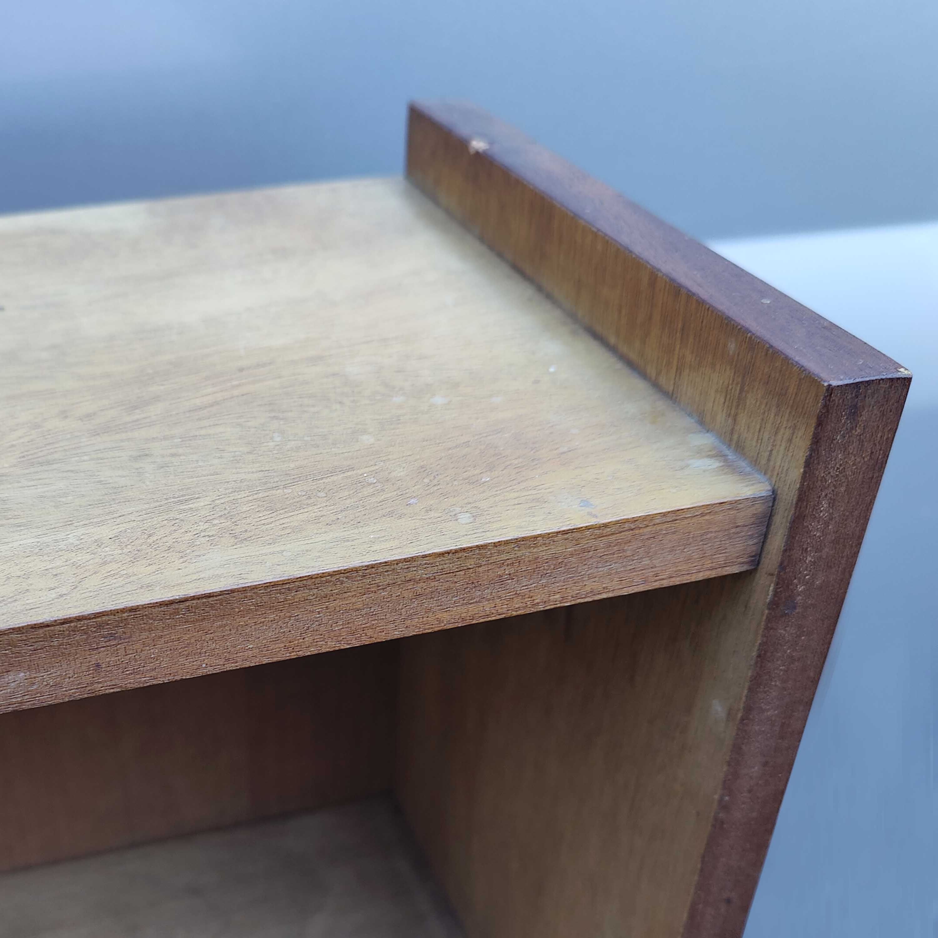 Bookcase wood and feet black metal