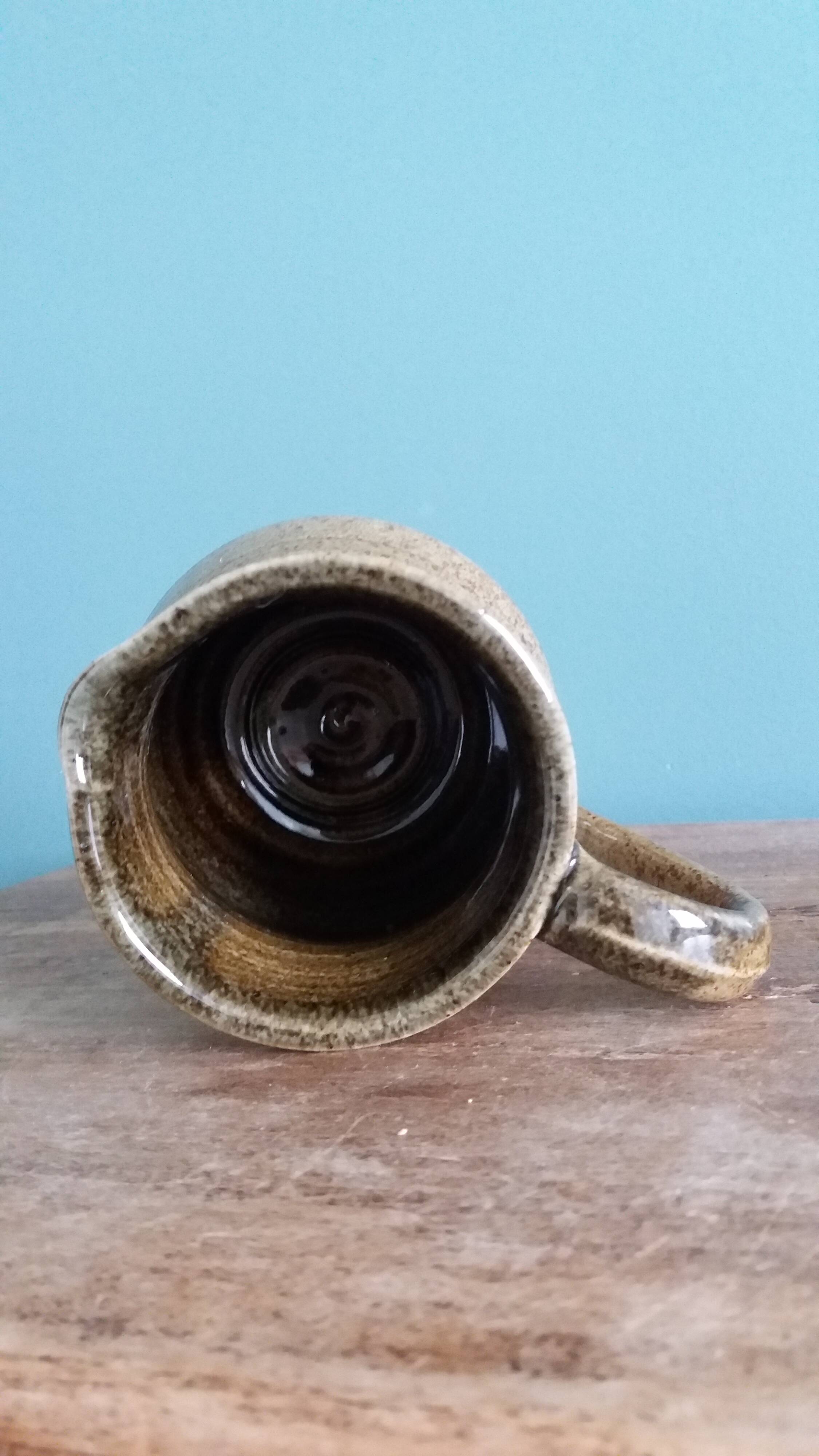 Jug with a milk jug signed, Beceleuf