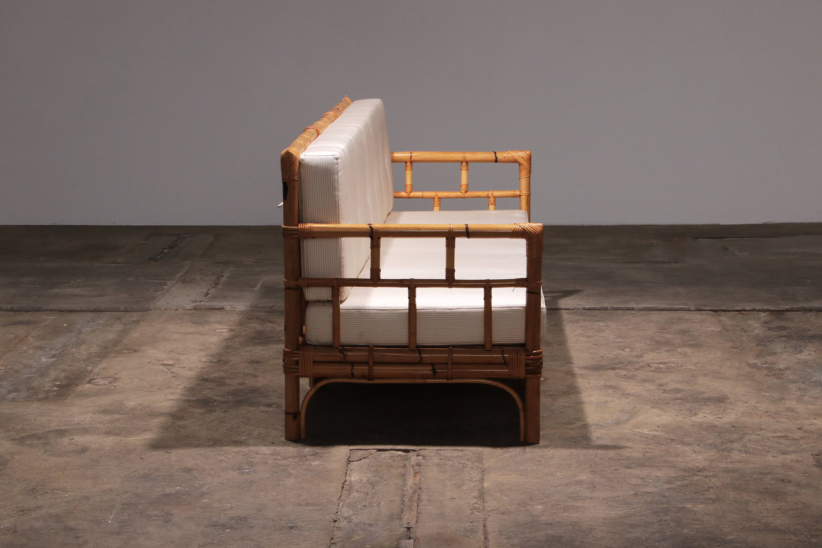 Canapé italien en bambou avec coussins, années 1970