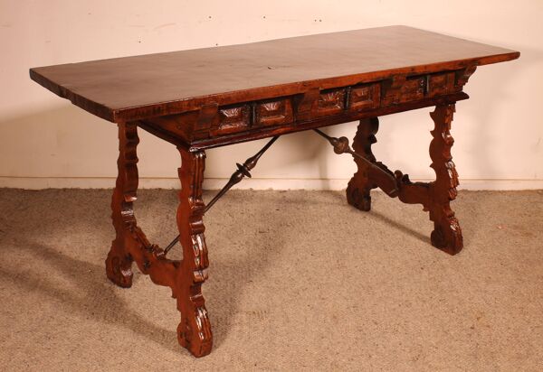 Console renaissance espagnole en noyer - 17° siècle
