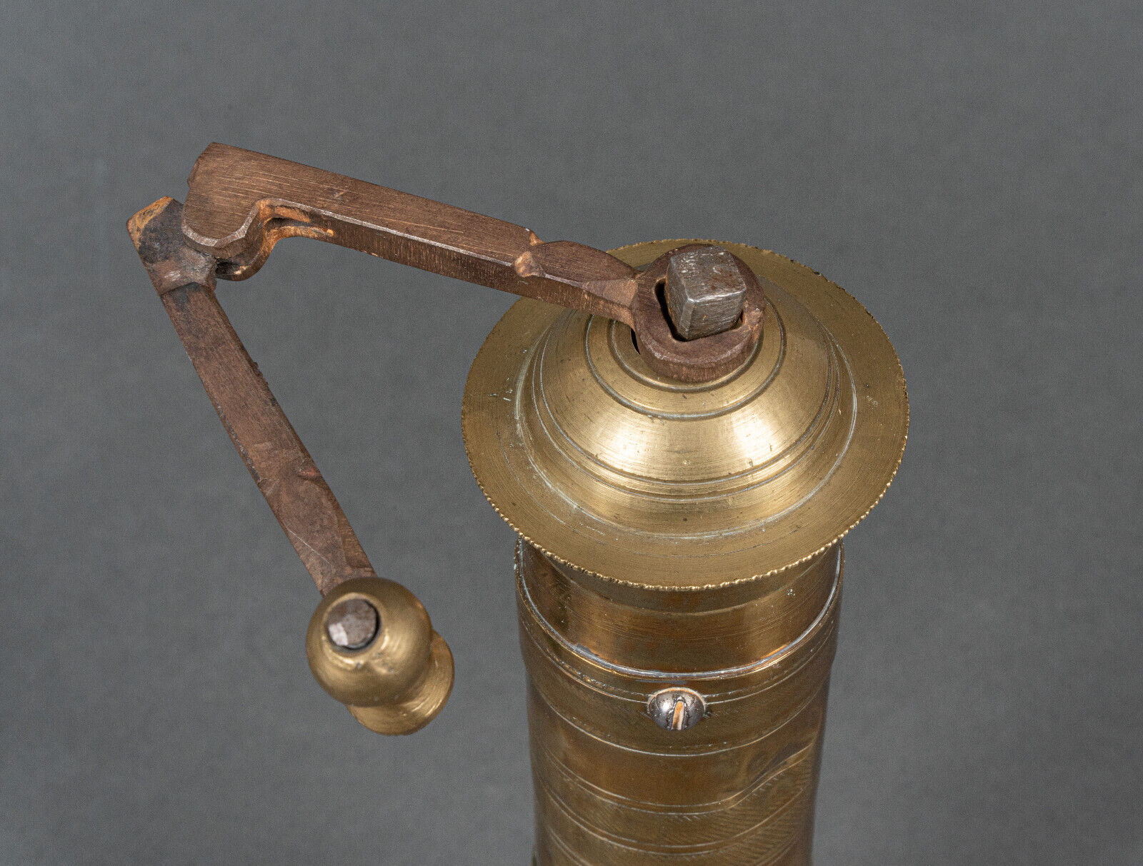 Large nineteenth pepper mill Nurtsengul Istanbul