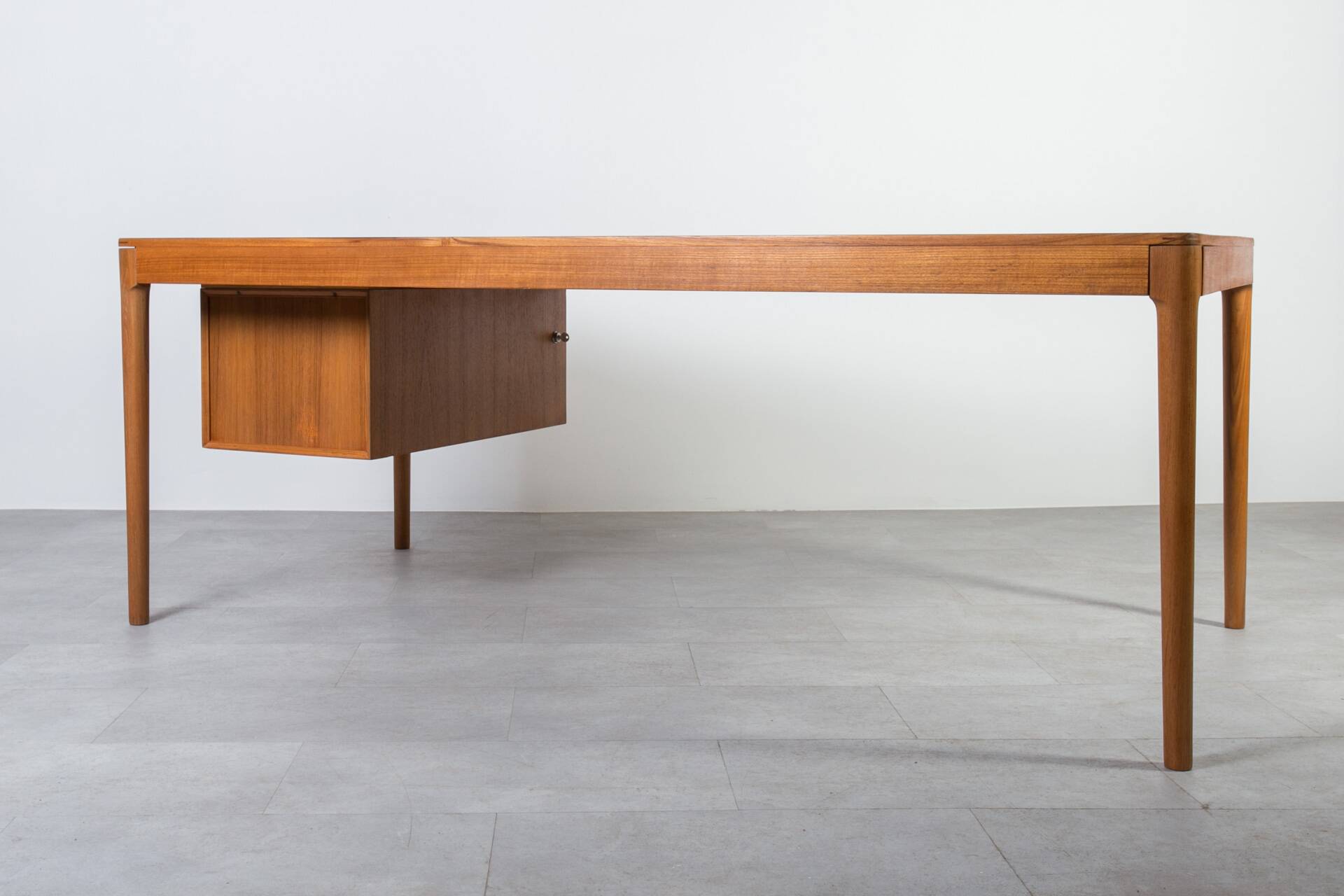 Mid-century modern teak desk by Torbjørn Afdal for Bruksbo, 1960s