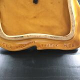 Plat signé Vallauris barbotine