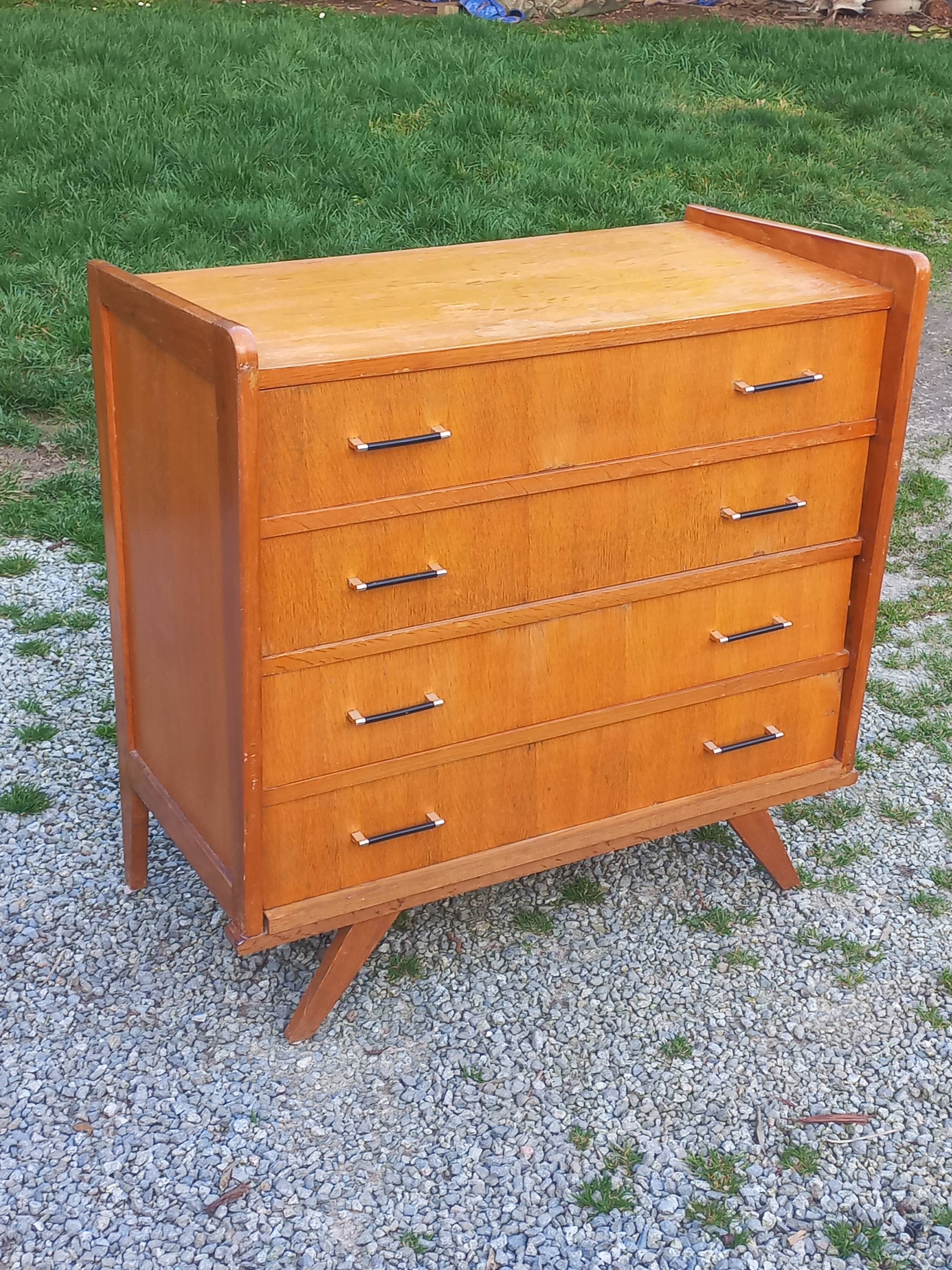 Vintage oak commode with tapered legs and wings from the 1950s.