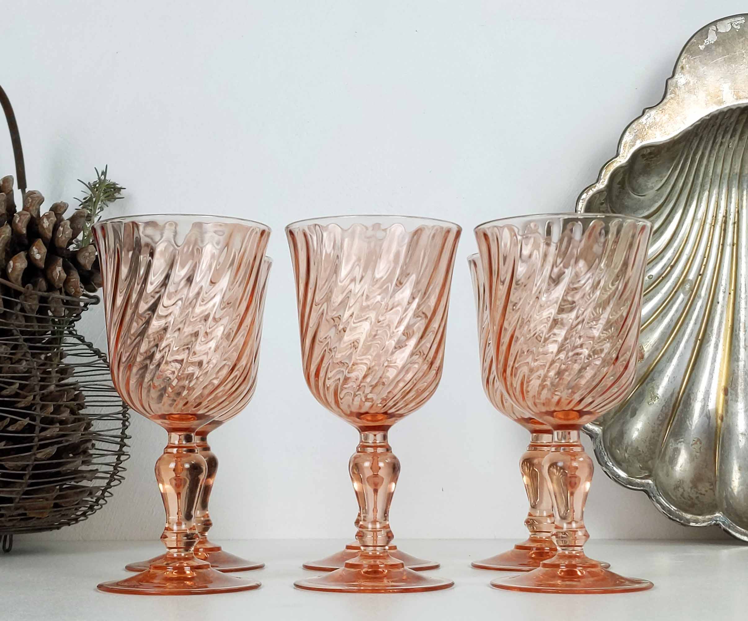 6 glasses a rose wine