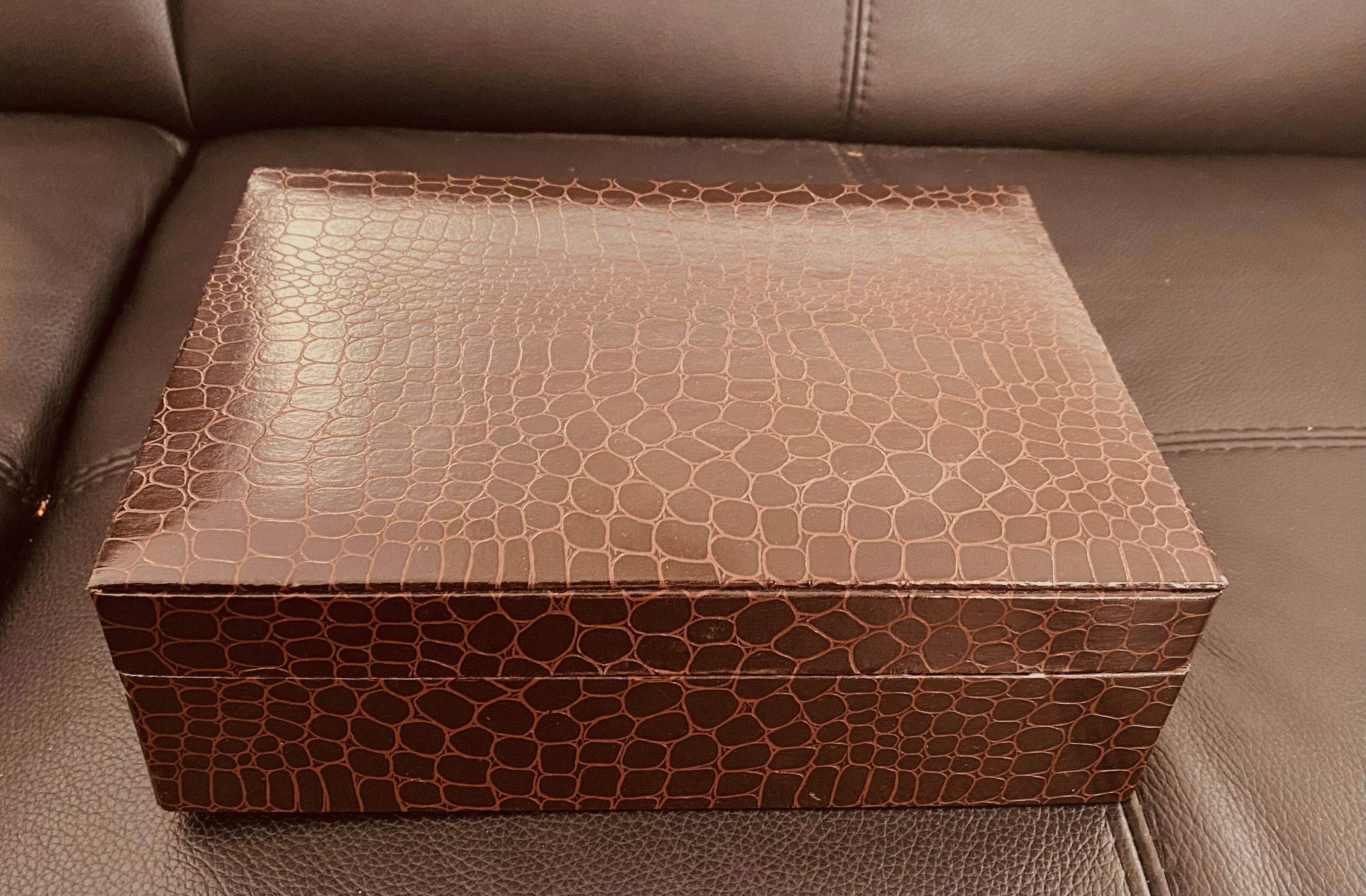 Leather jewelry box