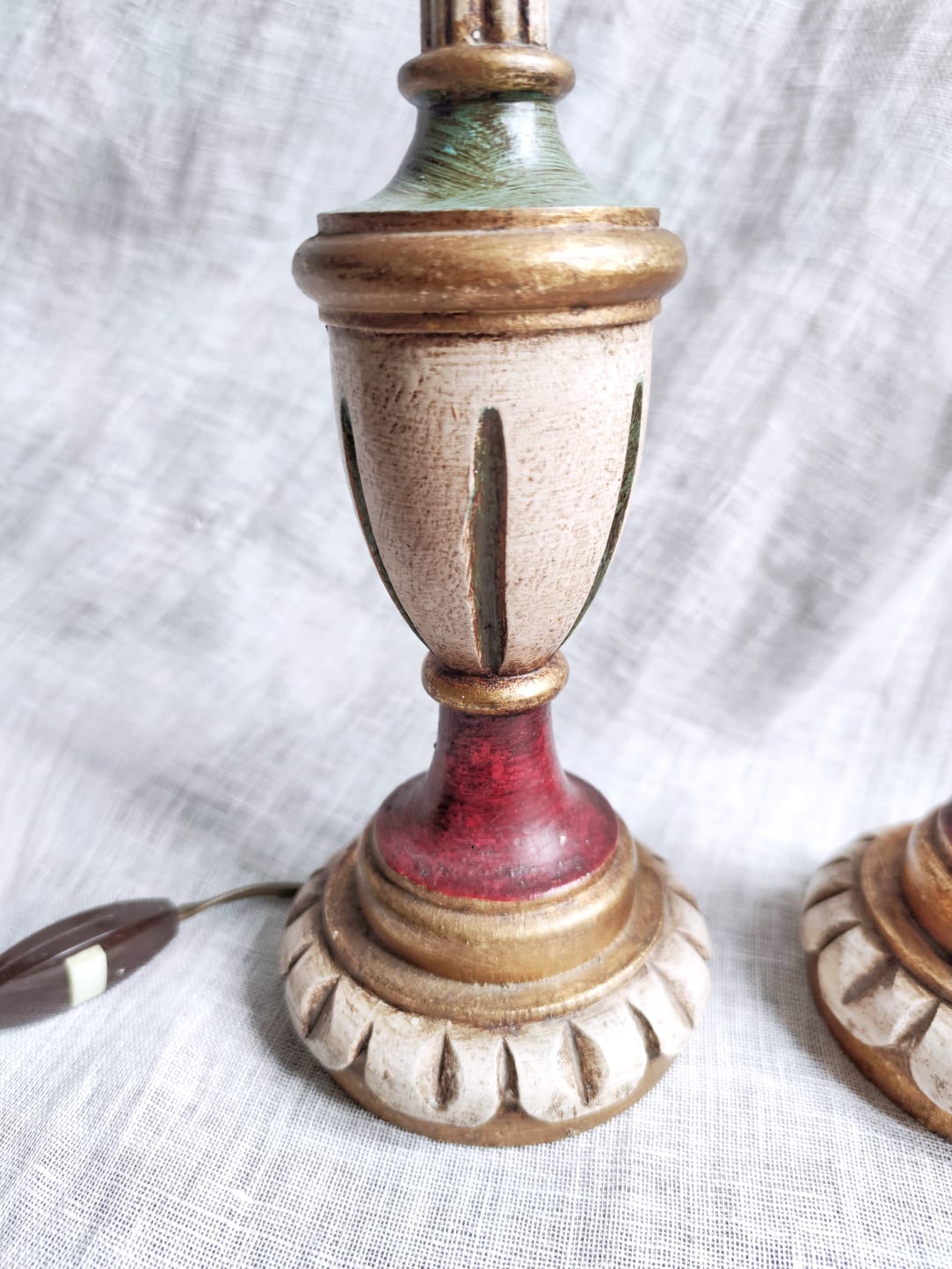 Paire de pieds de lampe en bois laqué