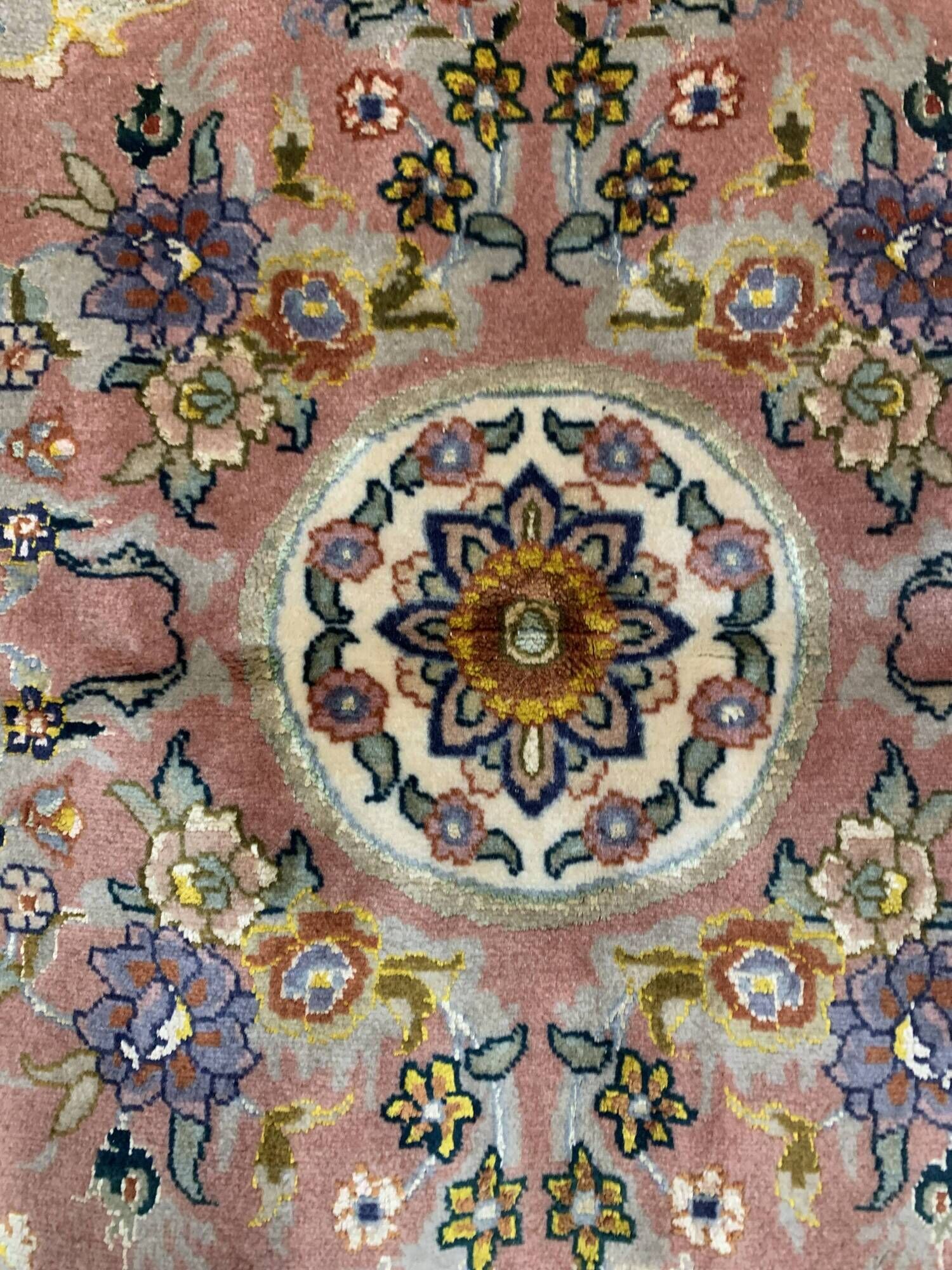 Authentic Tabriz Persian Carpet in Kork Wool and Silk (50 Raj) – 200 x 200 cm