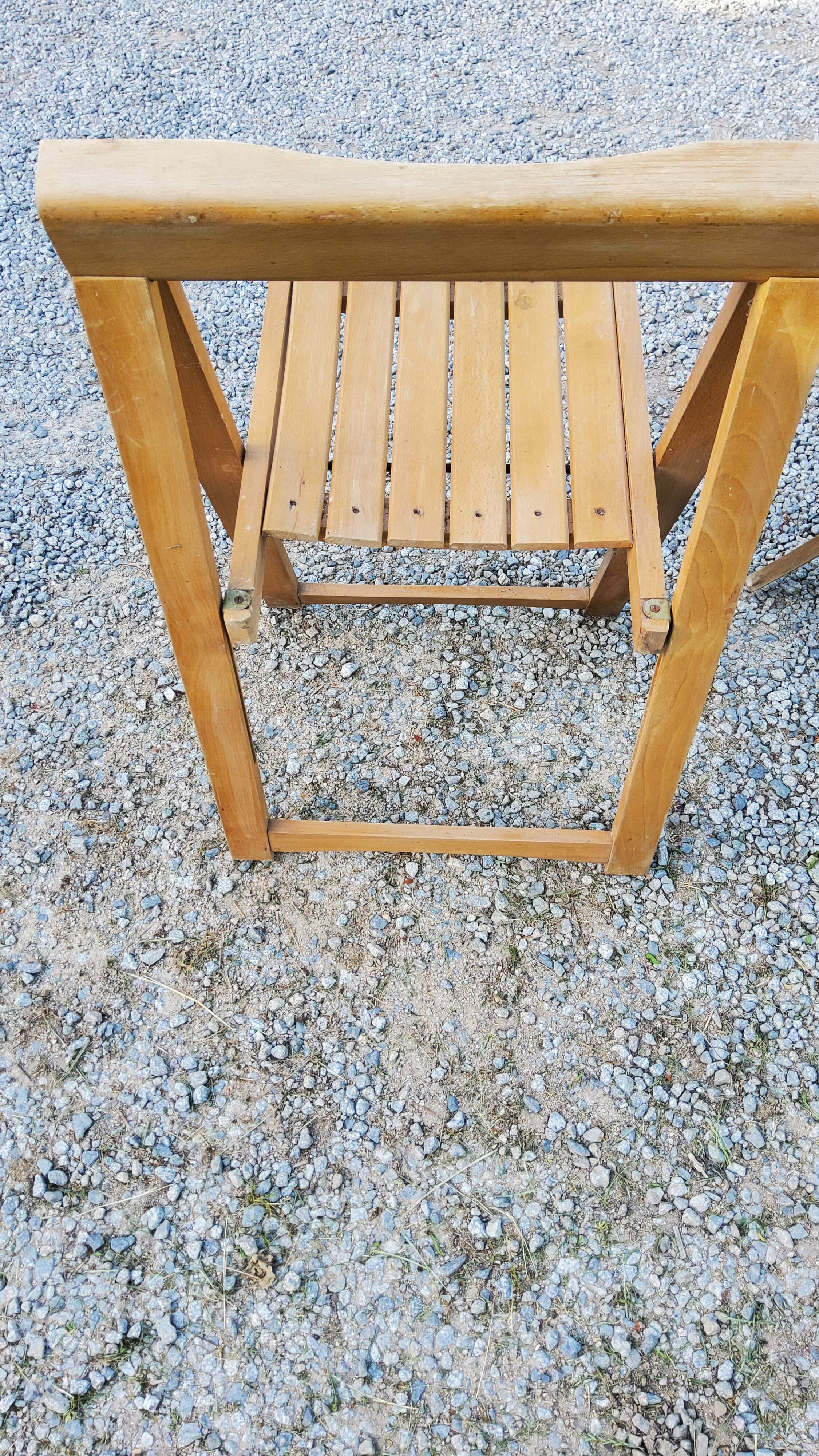 Pair of folding chairs with beech slats from the 70s
